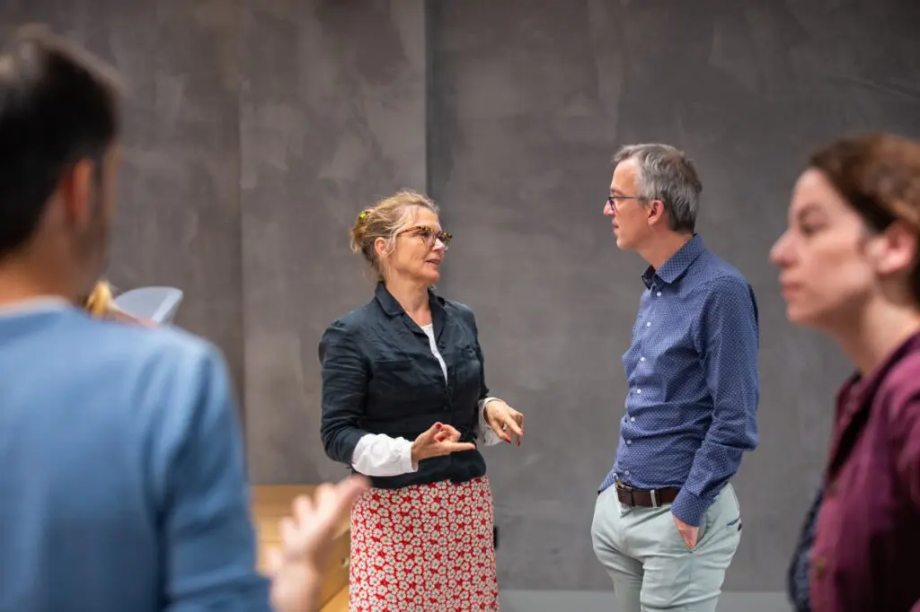 Photo de Nathalie Gontard lors d'une discussion au cour du MoHoDebate